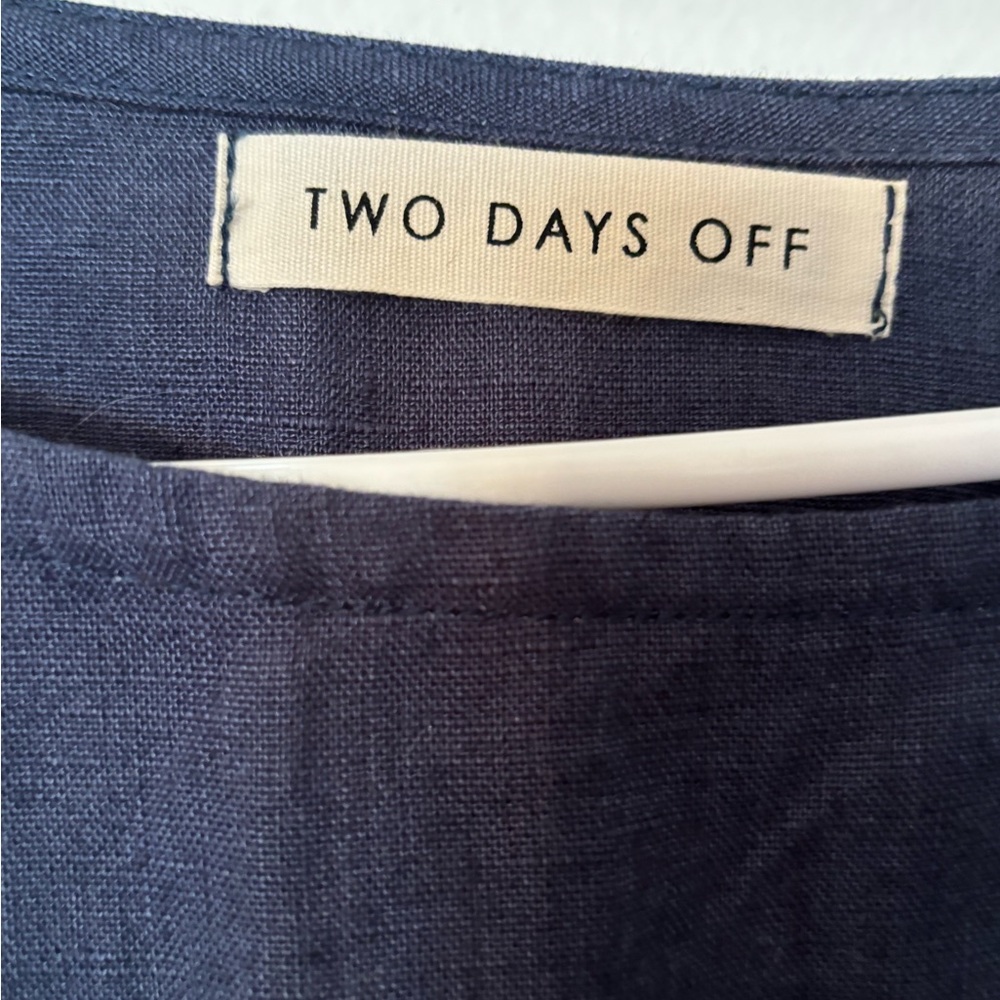 Two days off linen top - Picture 2 of 8